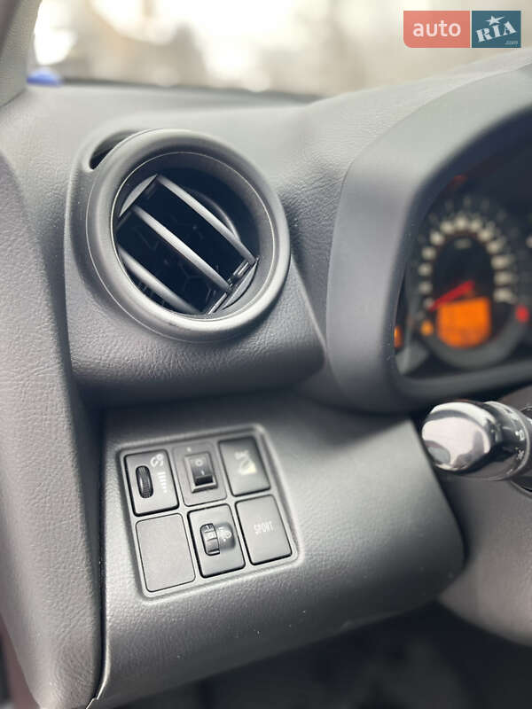 Внедорожник / Кроссовер Toyota RAV4 2010 в Киеве