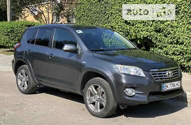 Внедорожник / Кроссовер Toyota RAV4 2010 в Ровно