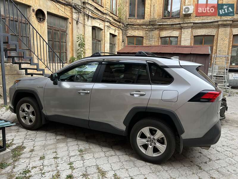 Внедорожник / Кроссовер Toyota RAV4 2019 в Киеве