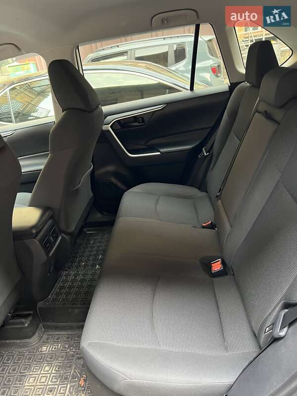 Внедорожник / Кроссовер Toyota RAV4 2019 в Киеве