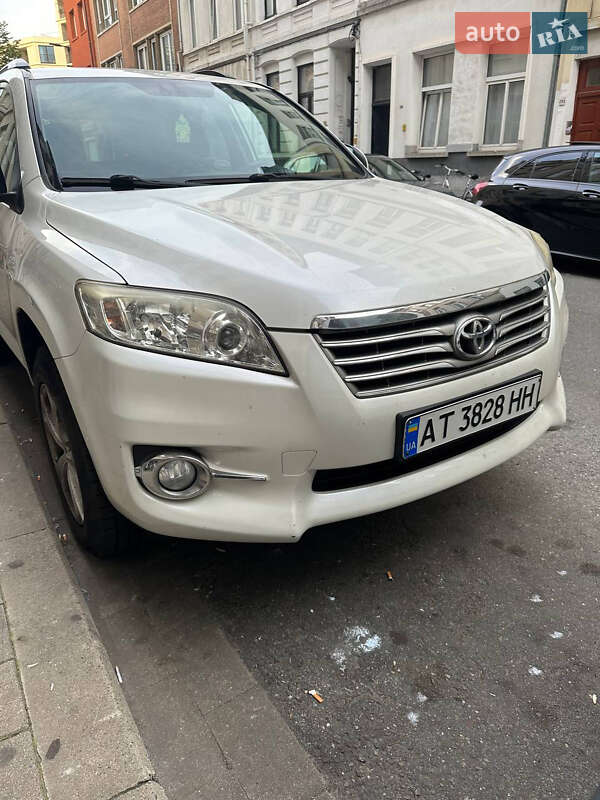 Toyota RAV4 2011
