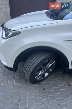 Внедорожник / Кроссовер Toyota RAV4 2017 в Первомайске