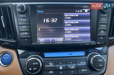 Внедорожник / Кроссовер Toyota RAV4 2017 в Первомайске