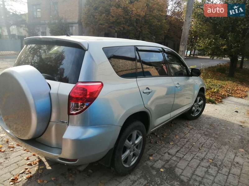 Позашляховик / Кросовер Toyota RAV4 2006 в Синельниковому