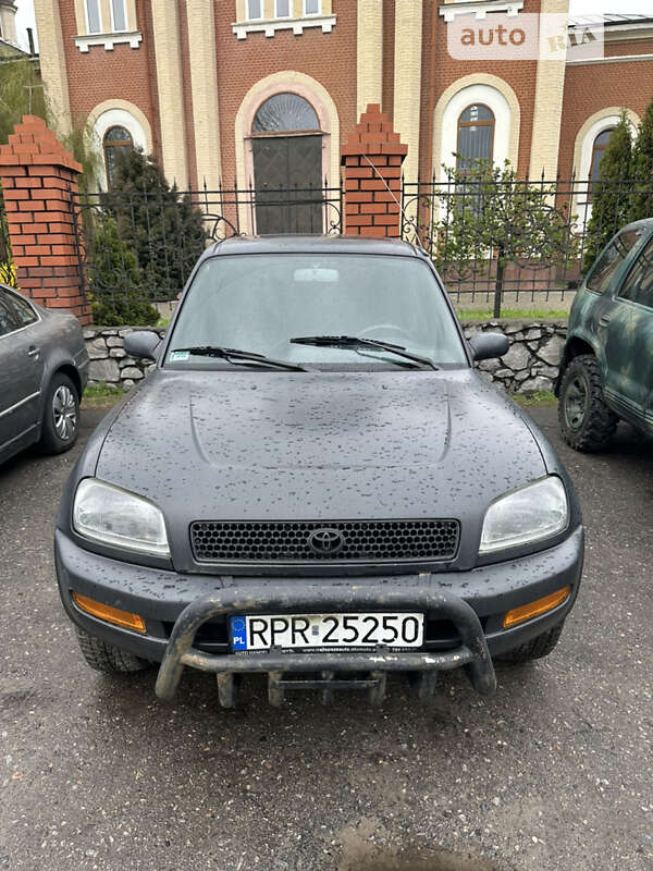 Внедорожник / Кроссовер Toyota RAV4 2000 в Харькове