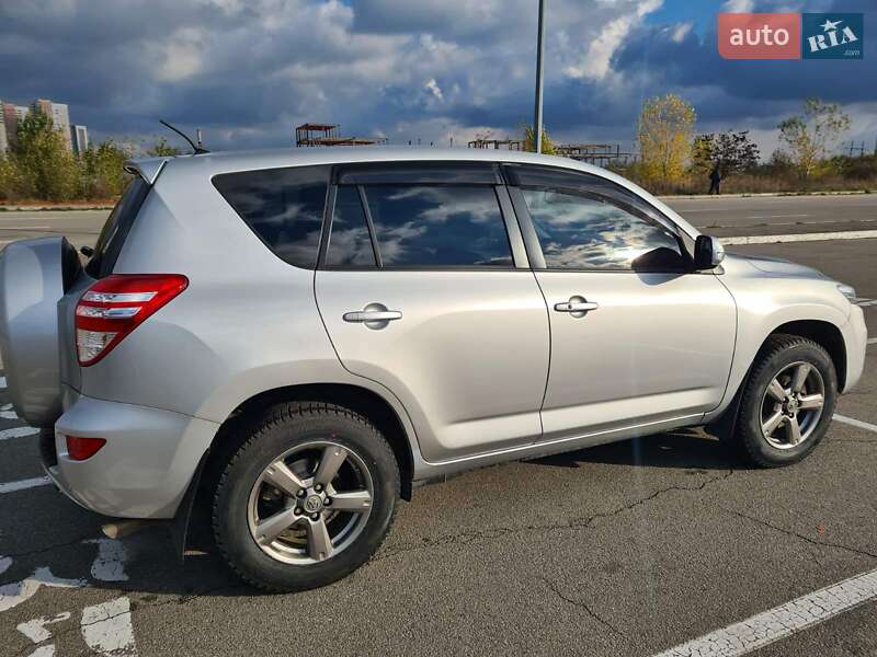 Внедорожник / Кроссовер Toyota RAV4 2012 в Киеве