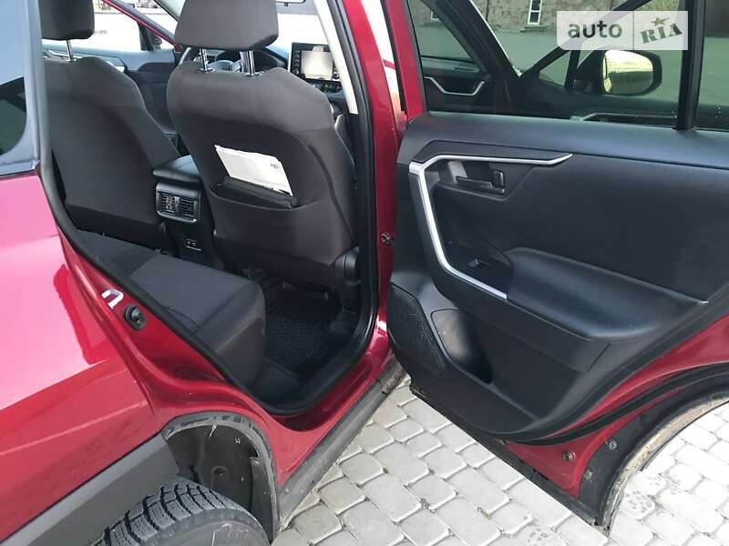 Внедорожник / Кроссовер Toyota RAV4 2019 в Хмельницком