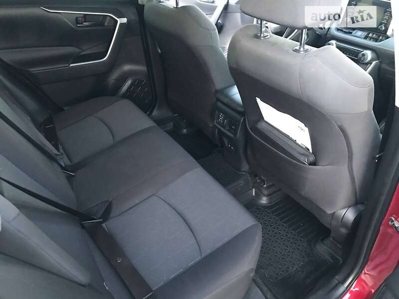 Внедорожник / Кроссовер Toyota RAV4 2019 в Хмельницком