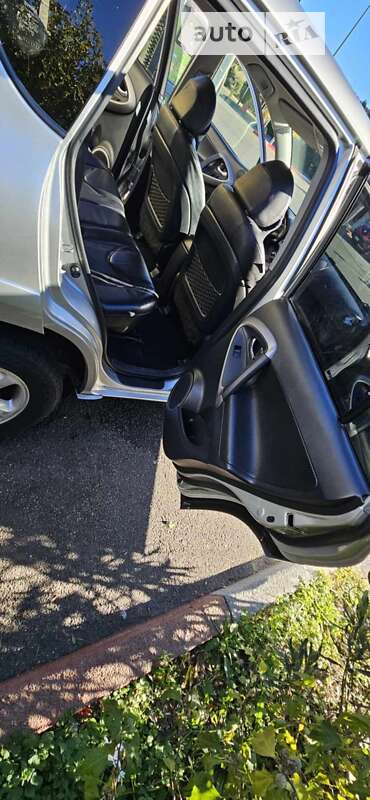 Позашляховик / Кросовер Toyota RAV4 2006 в Чернівцях