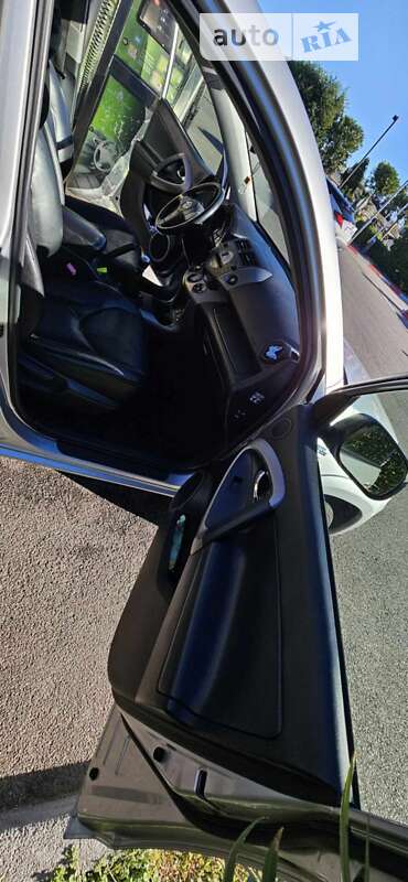 Позашляховик / Кросовер Toyota RAV4 2006 в Чернівцях