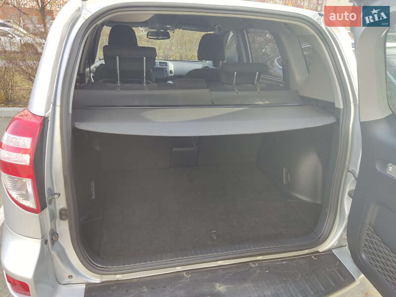 Внедорожник / Кроссовер Toyota RAV4 2012 в Киеве