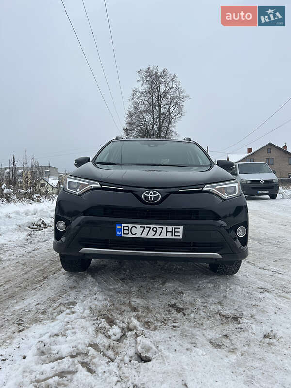 Внедорожник / Кроссовер Toyota RAV4 2016 в Яворове
