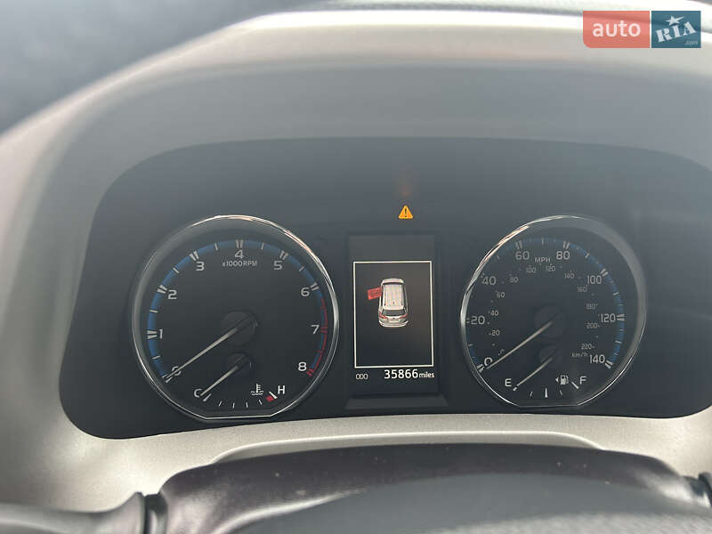 Внедорожник / Кроссовер Toyota RAV4 2016 в Яворове
