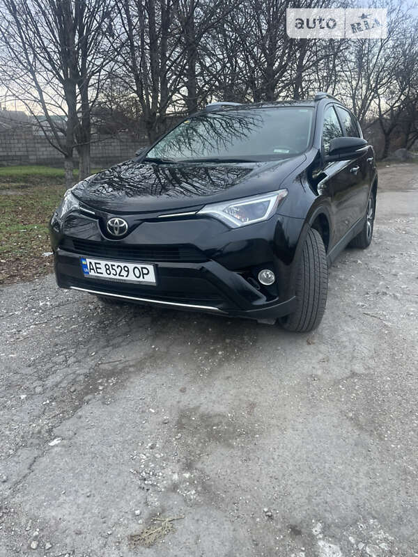Внедорожник / Кроссовер Toyota RAV4 2016 в 