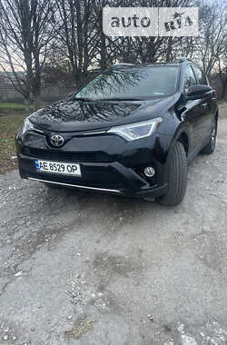 Внедорожник / Кроссовер Toyota RAV4 2016 в 