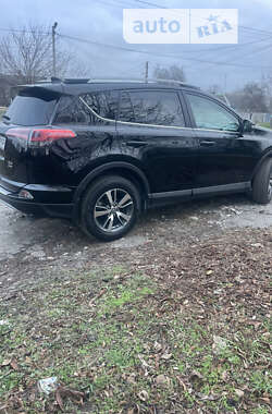 Внедорожник / Кроссовер Toyota RAV4 2016 в 