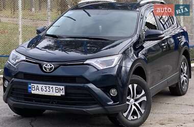 Позашляховик / Кросовер Toyota RAV4 2017 в Новгородці