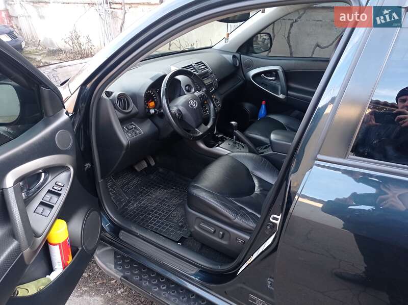 Позашляховик / Кросовер Toyota RAV4 2010 в Одесі
