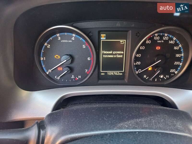 Позашляховик / Кросовер Toyota RAV4 2017 в Запоріжжі