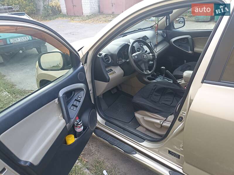 Позашляховик / Кросовер Toyota RAV4 2007 в Рокитному