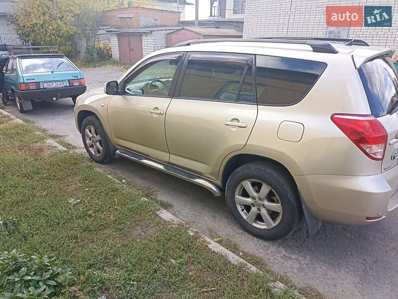 Позашляховик / Кросовер Toyota RAV4 2007 в Рокитному