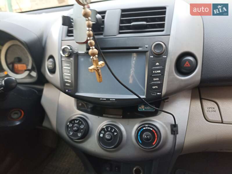 Позашляховик / Кросовер Toyota RAV4 2007 в Рокитному