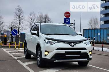 Внедорожник / Кроссовер Toyota RAV4 2015 в Киеве