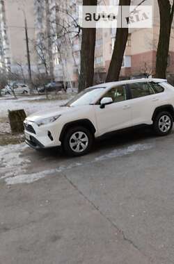 Внедорожник / Кроссовер Toyota RAV4 2020 в Киеве