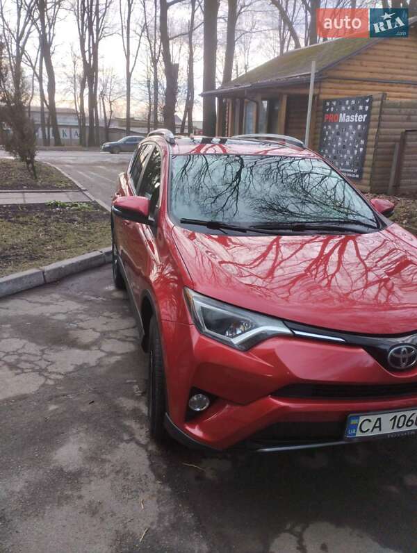 Позашляховик / Кросовер Toyota RAV4 2017 в Умані