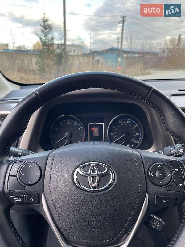 Позашляховик / Кросовер Toyota RAV4 2016 в Львові фото 14 Позашляховик / Кросовер Toyota RAV4 2016 в Львові