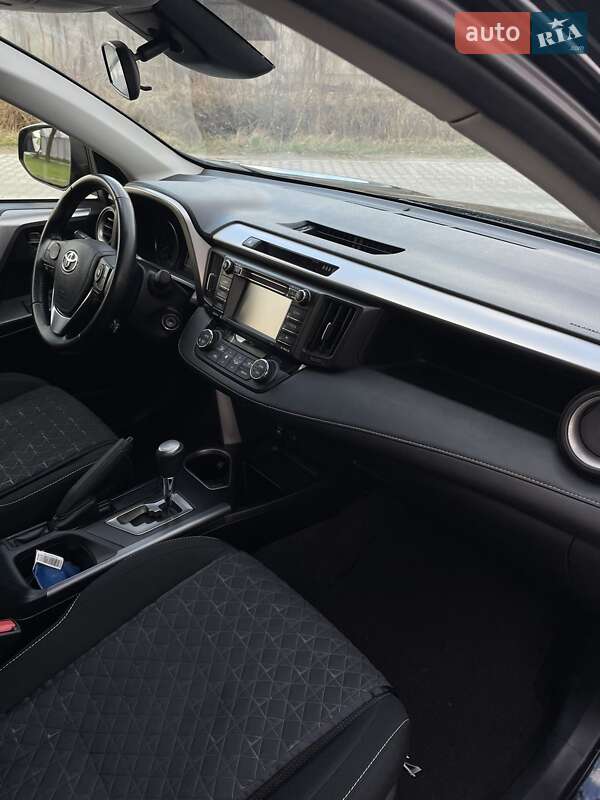 Позашляховик / Кросовер Toyota RAV4 2016 в Львові фото 19 Позашляховик / Кросовер Toyota RAV4 2016 в Львові