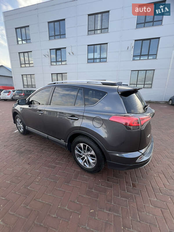 Внедорожник / Кроссовер Toyota RAV4 2016 в Ровно