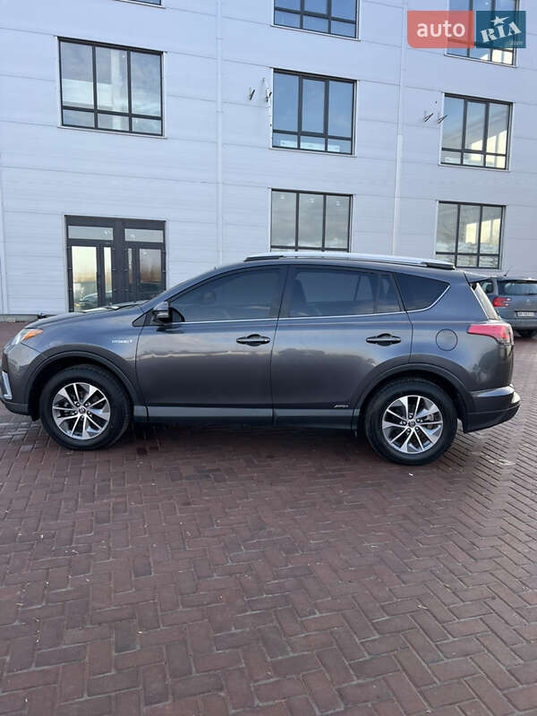 Внедорожник / Кроссовер Toyota RAV4 2016 в Ровно