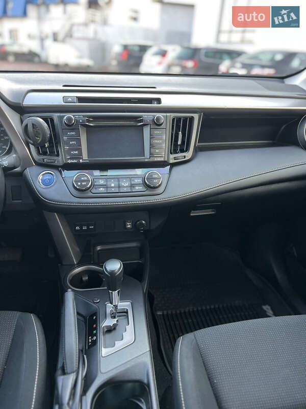 Внедорожник / Кроссовер Toyota RAV4 2016 в Ровно