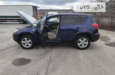 Позашляховик / Кросовер Toyota RAV4 2006 в Чернівцях