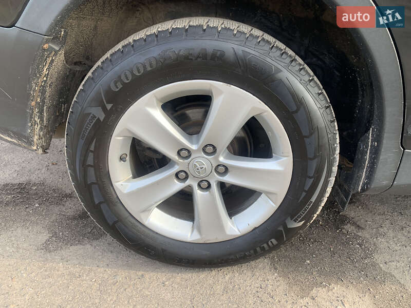 Внедорожник / Кроссовер Toyota RAV4 2013 в Жовкве