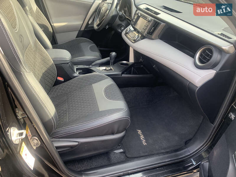 Внедорожник / Кроссовер Toyota RAV4 2013 в Жовкве