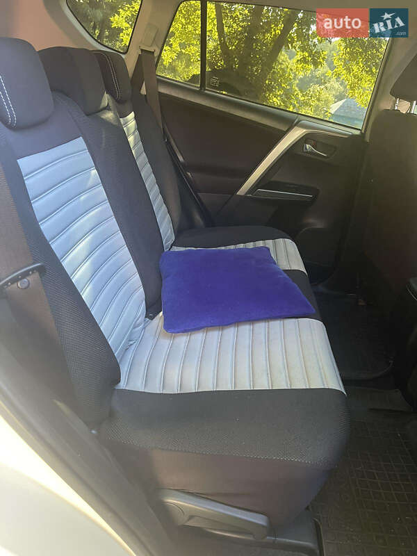 Позашляховик / Кросовер Toyota RAV4 2017 в Понорниці