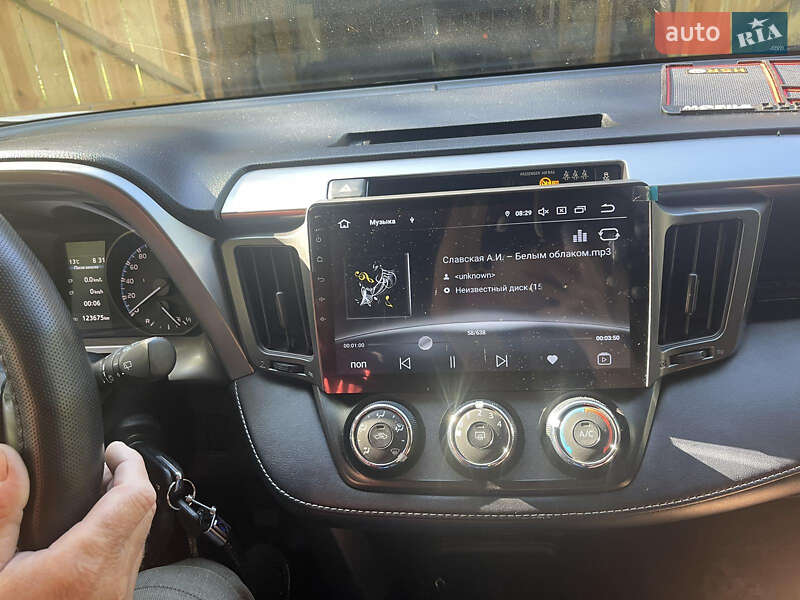 Позашляховик / Кросовер Toyota RAV4 2017 в Понорниці