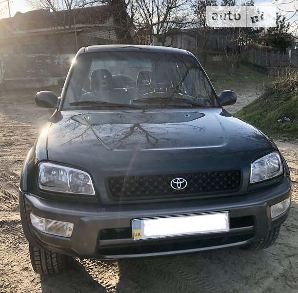 Внедорожник / Кроссовер Toyota RAV4 2000 в Запорожье