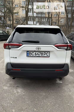 Внедорожник / Кроссовер Toyota RAV4 2022 в Львове