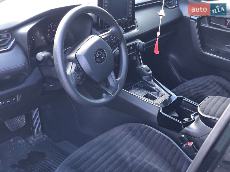 Позашляховик / Кросовер Toyota RAV4 2021 в Дніпрі