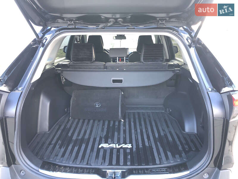 Позашляховик / Кросовер Toyota RAV4 2021 в Дніпрі