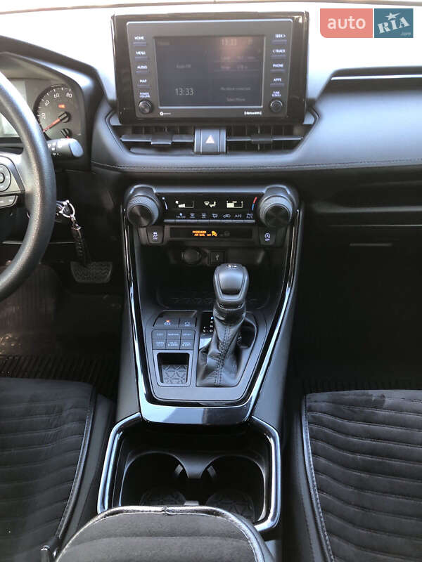 Позашляховик / Кросовер Toyota RAV4 2021 в Дніпрі