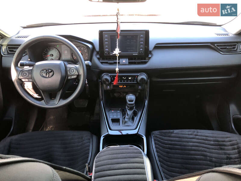 Позашляховик / Кросовер Toyota RAV4 2021 в Дніпрі
