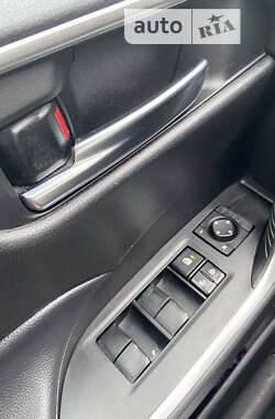 Внедорожник / Кроссовер Toyota RAV4 2021 в 