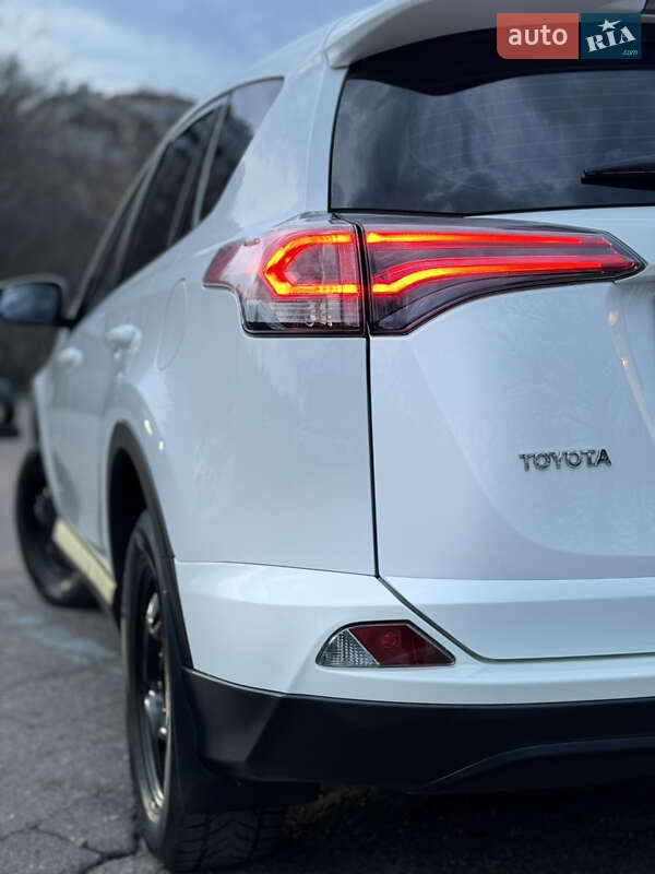 Позашляховик / Кросовер Toyota RAV4 2017 в Одесі