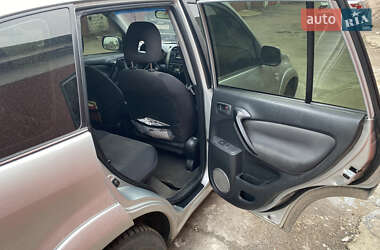 Позашляховик / Кросовер Toyota RAV4 2004 в 