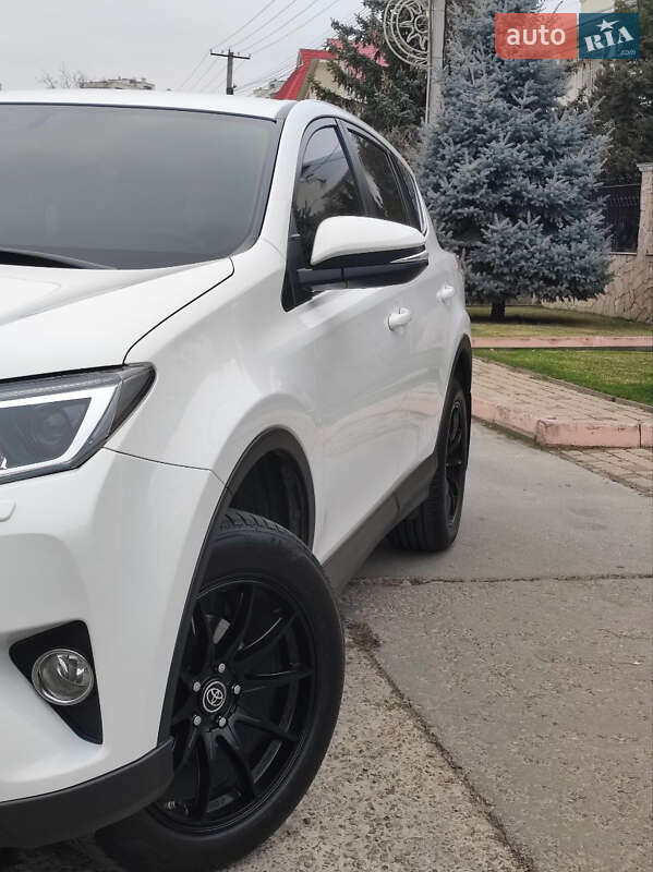 Позашляховик / Кросовер Toyota RAV4 2017 в Одесі