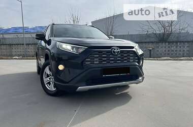 Позашляховик / Кросовер Toyota RAV4 2021 в Києві